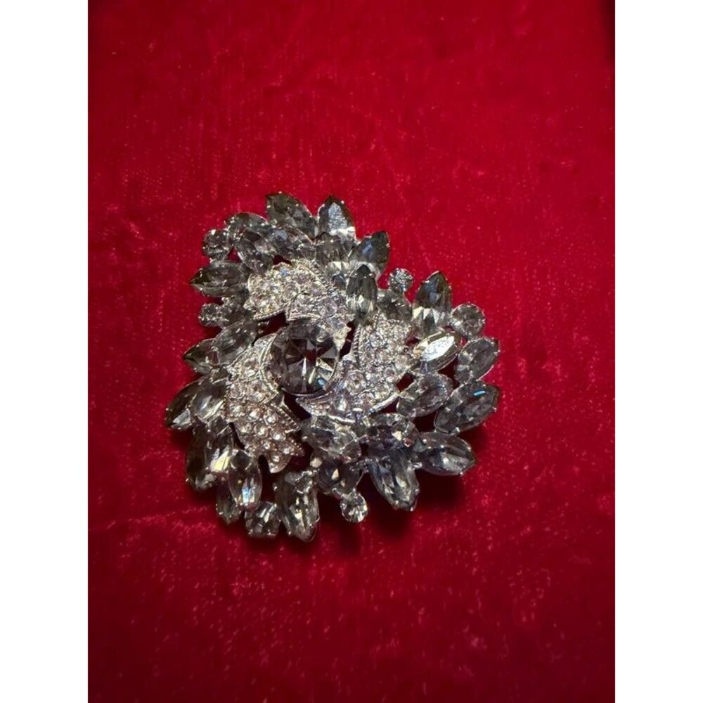 Vintage Signed WEISS Silver Tone Rhinestone Cluster Wreath Brooch Pin